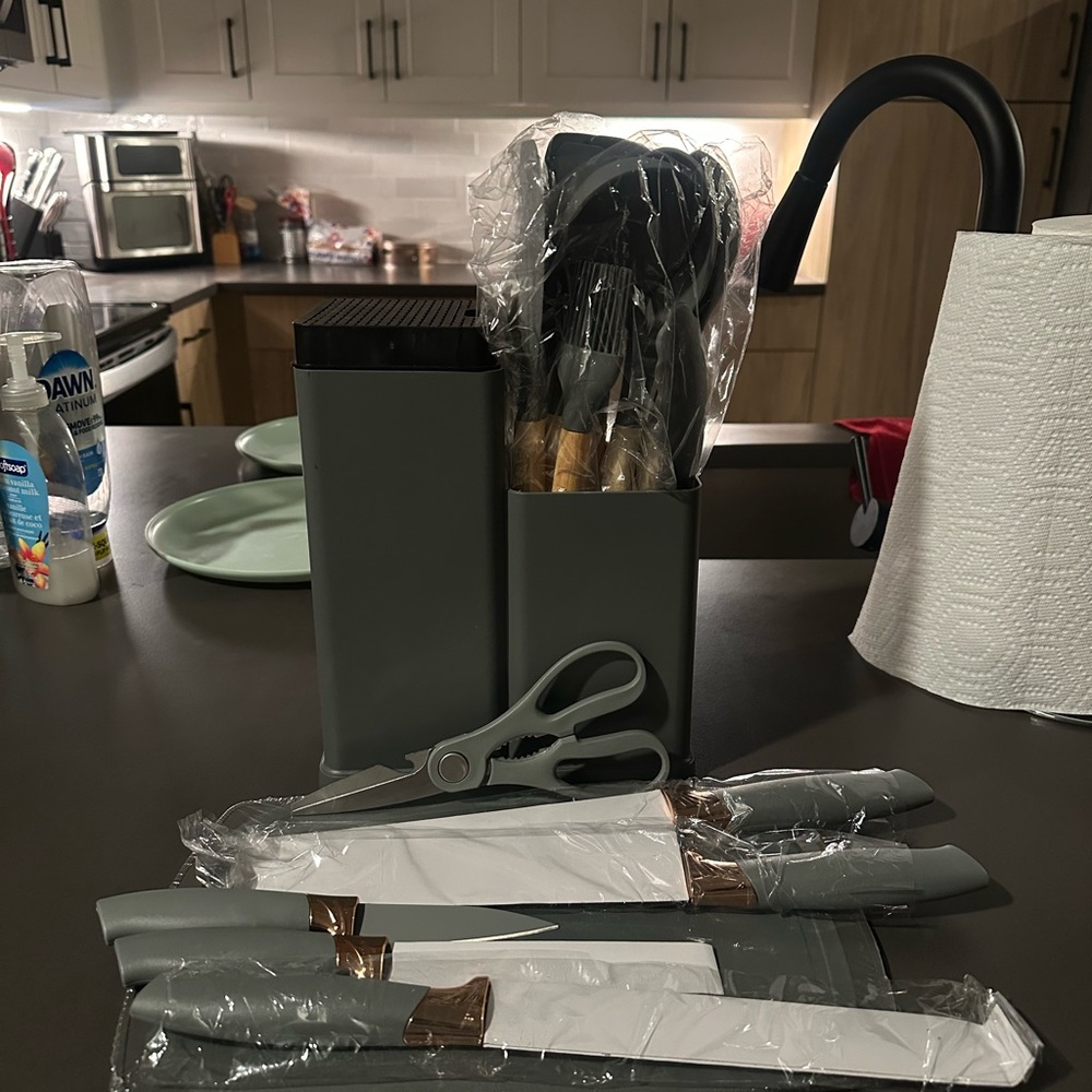 Gray Kitchen Knife Set with Scissors